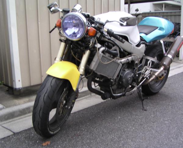 125匹马力 的    VTR1000