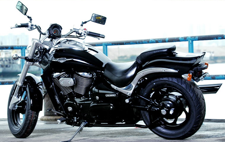 中量级的典范巡航车－－－2005 Suzuki Intruder M800