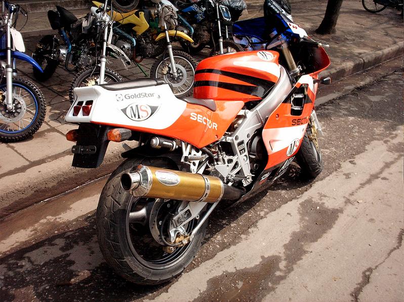 湖南长沙出售川崎ZXR400一台