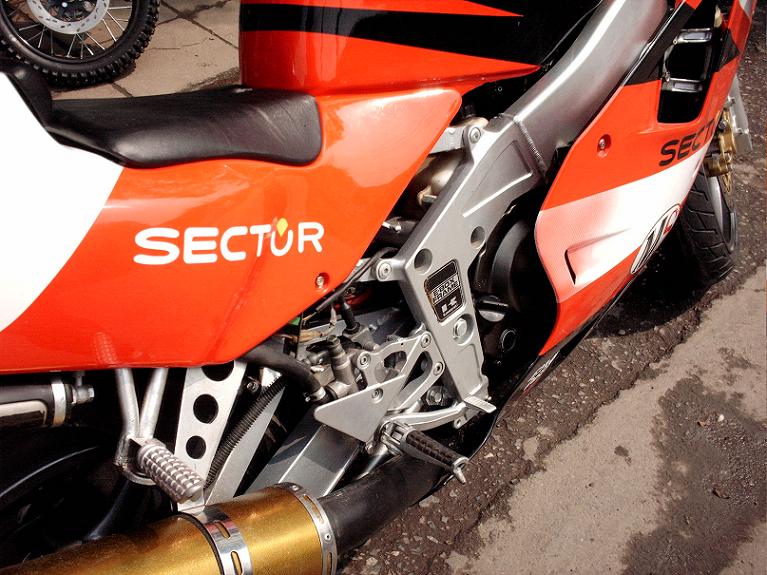 湖南长沙出售川崎ZXR400一台