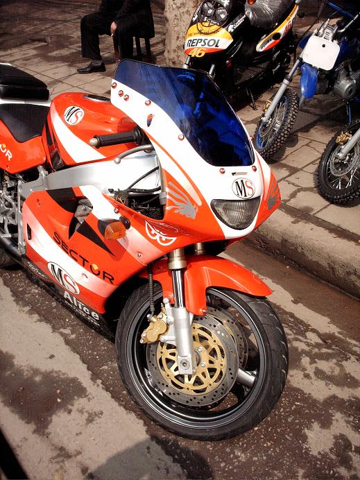 湖南长沙出售川崎ZXR400一台