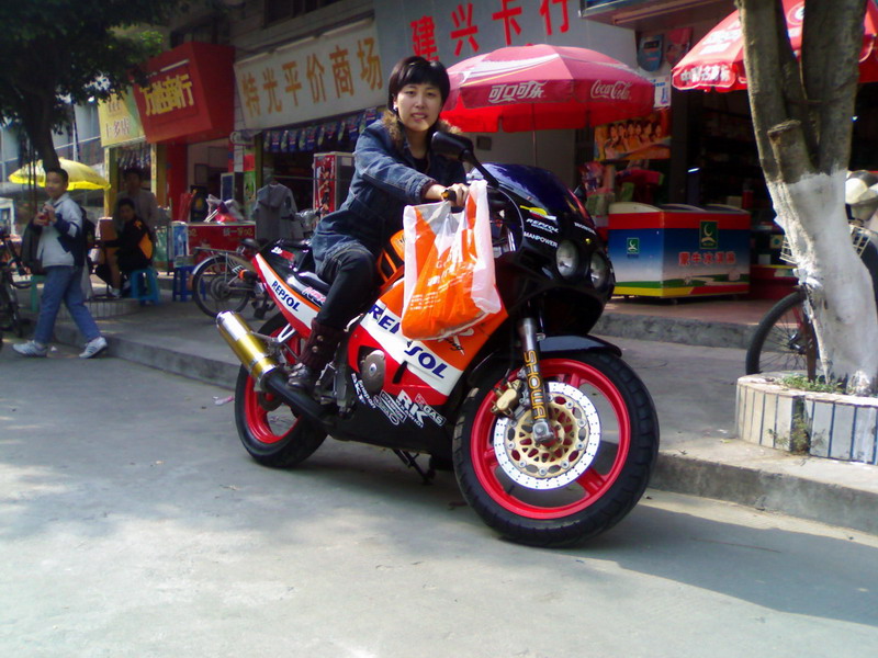 深圳7500帮友出售纯水CBR19 老实人卖车！