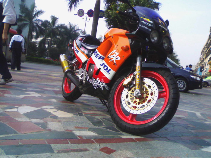 深圳7500帮友出售纯水CBR19 老实人卖车！