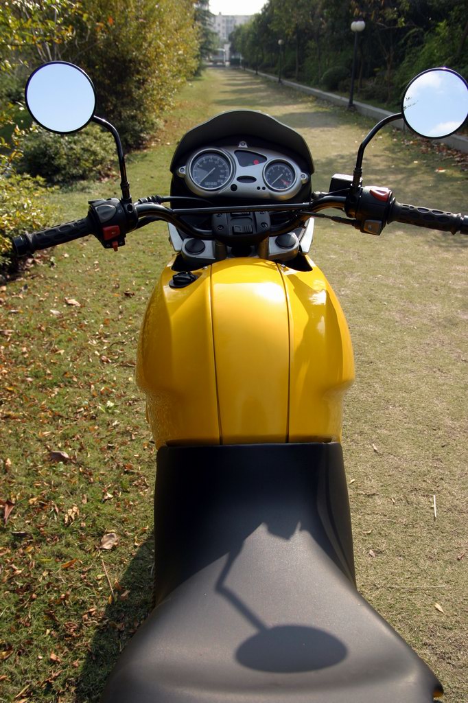 上海5W出02年底的BMW-F650GS