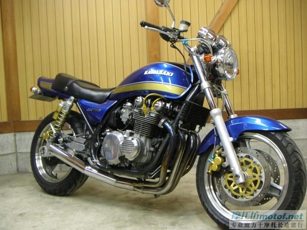 沉实稳重 ZEPHYR750RS