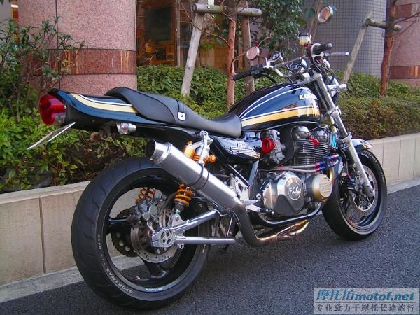 沉实稳重 ZEPHYR750RS