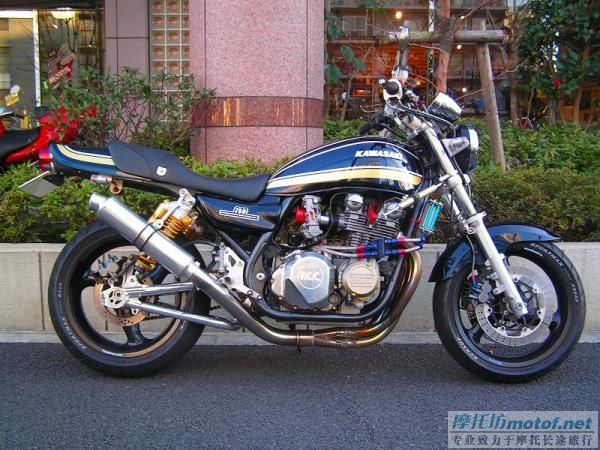 沉实稳重 ZEPHYR750RS