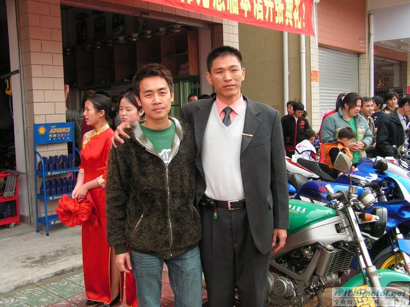 名车手何智锋、徐伟光庆洪发车迷城新张