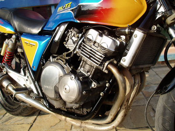 代友卖ＣＢ４００