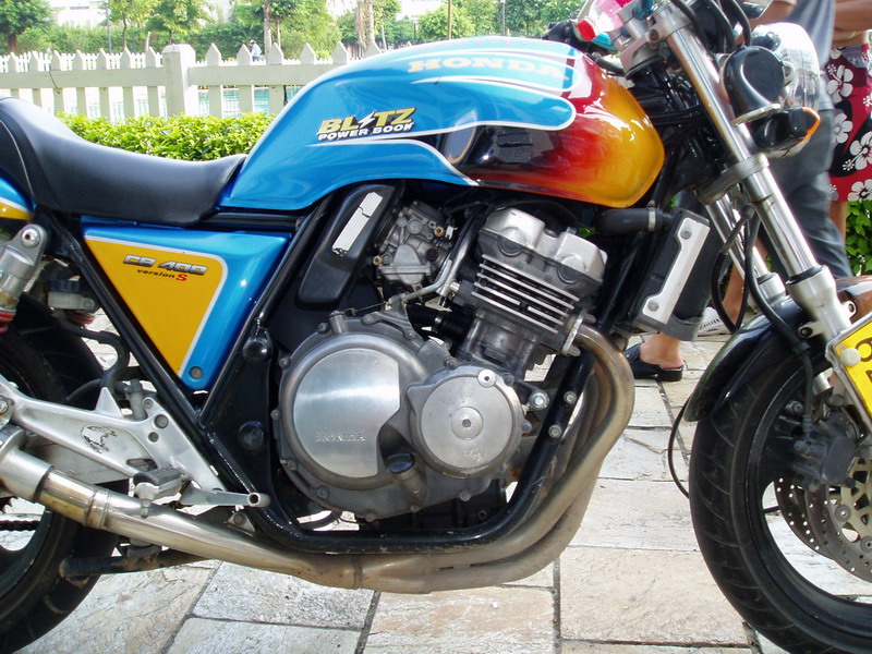 代友卖ＣＢ４００