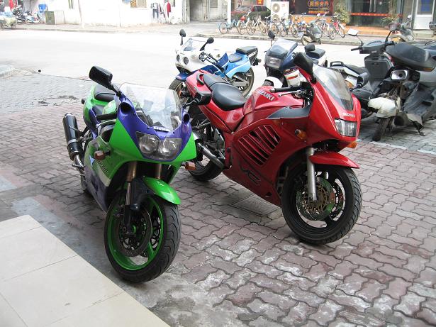 出售　蝶灯　ZXR 400　一辆　　（多图）