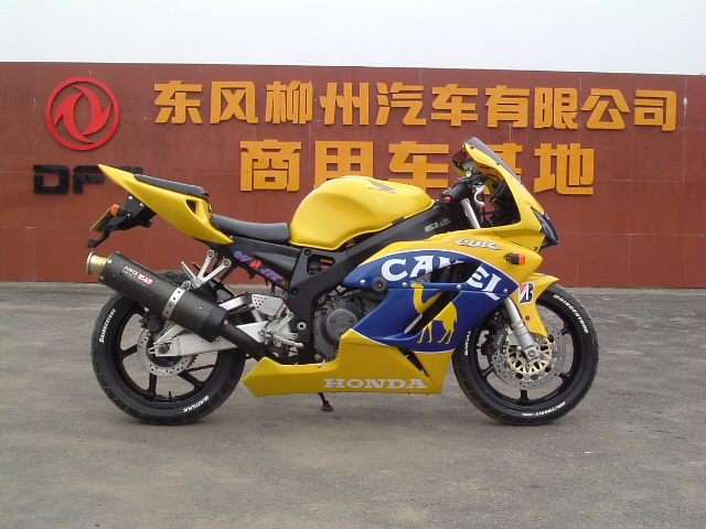 95~~CBR900改成05~~CBR1000造型