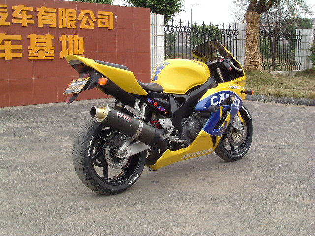 95~~CBR900改成05~~CBR1000造型