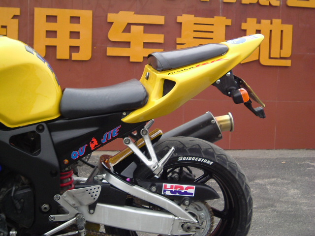 95~~CBR900改成05~~CBR1000造型