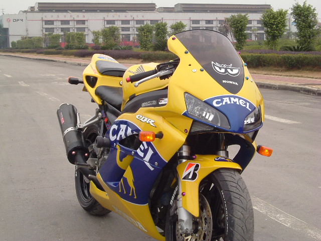 95~~CBR900改成05~~CBR1000造型