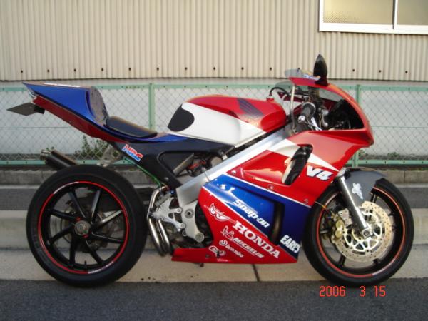 日本改装  VFR400R NC30