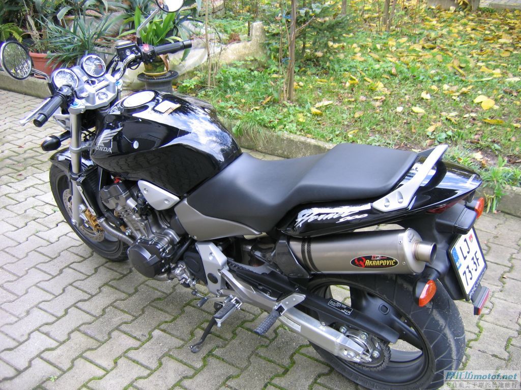 請問一下這兩款車車大概多少錢？？