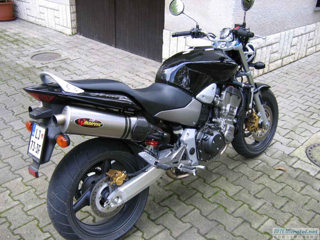 請問一下這兩款車車大概多少錢？？