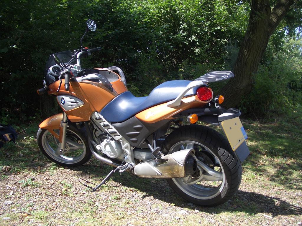 請問一下這兩款車車大概多少錢？？