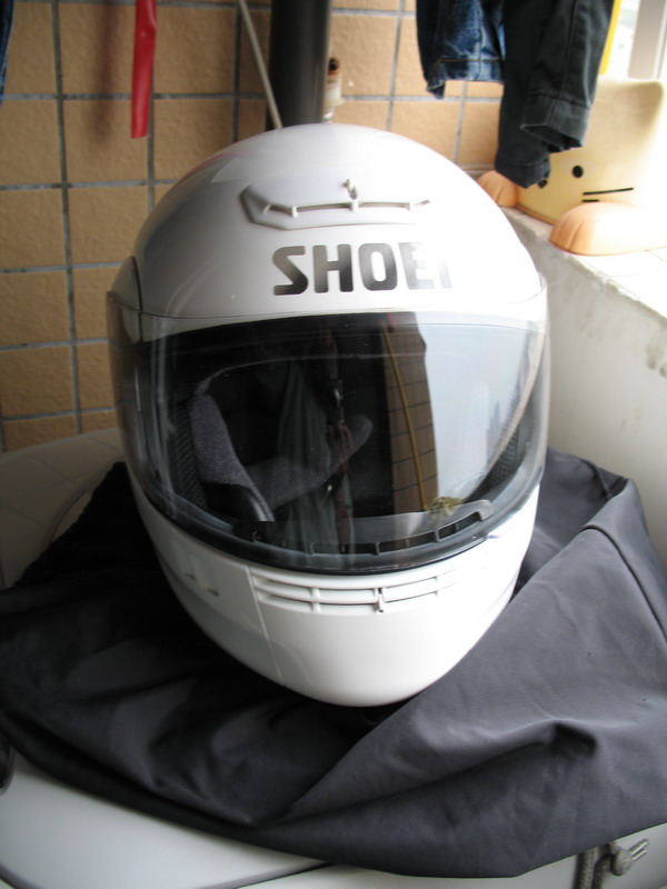 04年3月的SHOEI揭面盔。