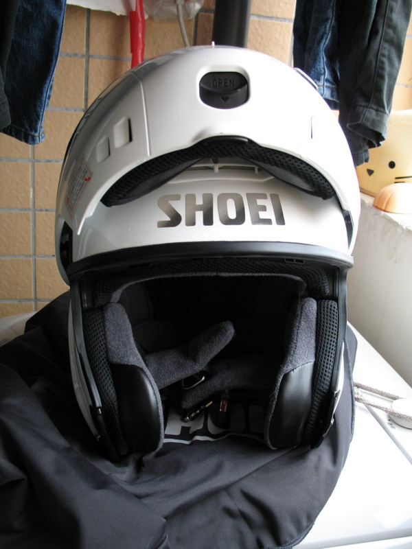 04年3月的SHOEI揭面盔。