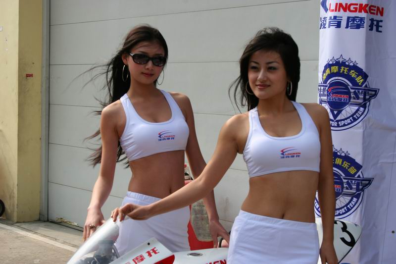 国内顶级的赛车女郎!!