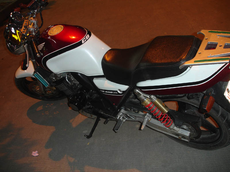 出96CB400，铁价1W，要的上门看车