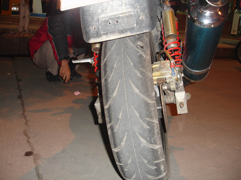 出96CB400，铁价1W，要的上门看车