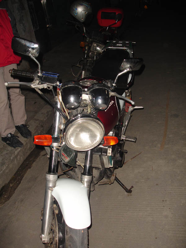 出96CB400，铁价1W，要的上门看车