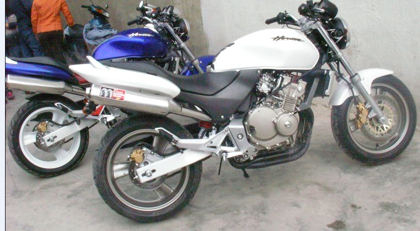 03R1...将展现肇庆街头