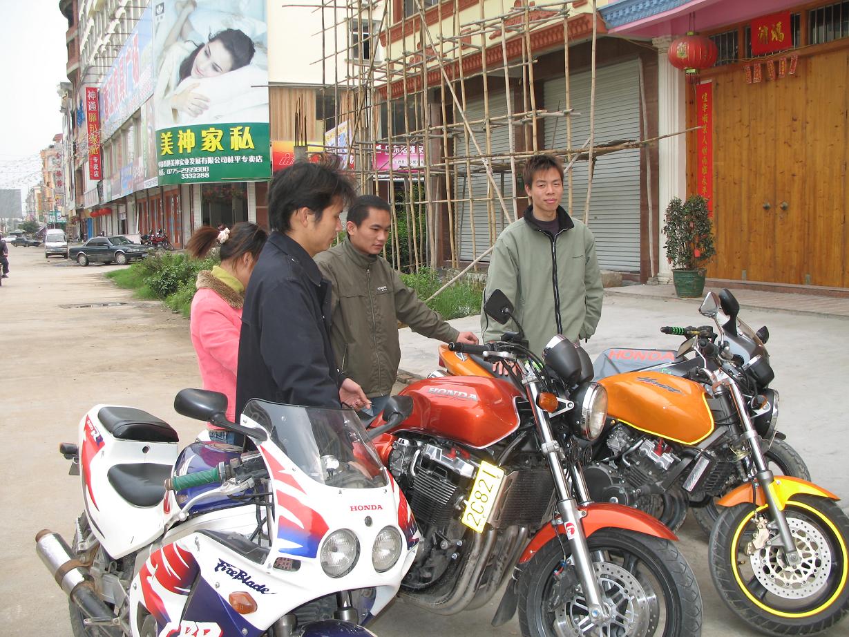 邻县车友过来小聚
