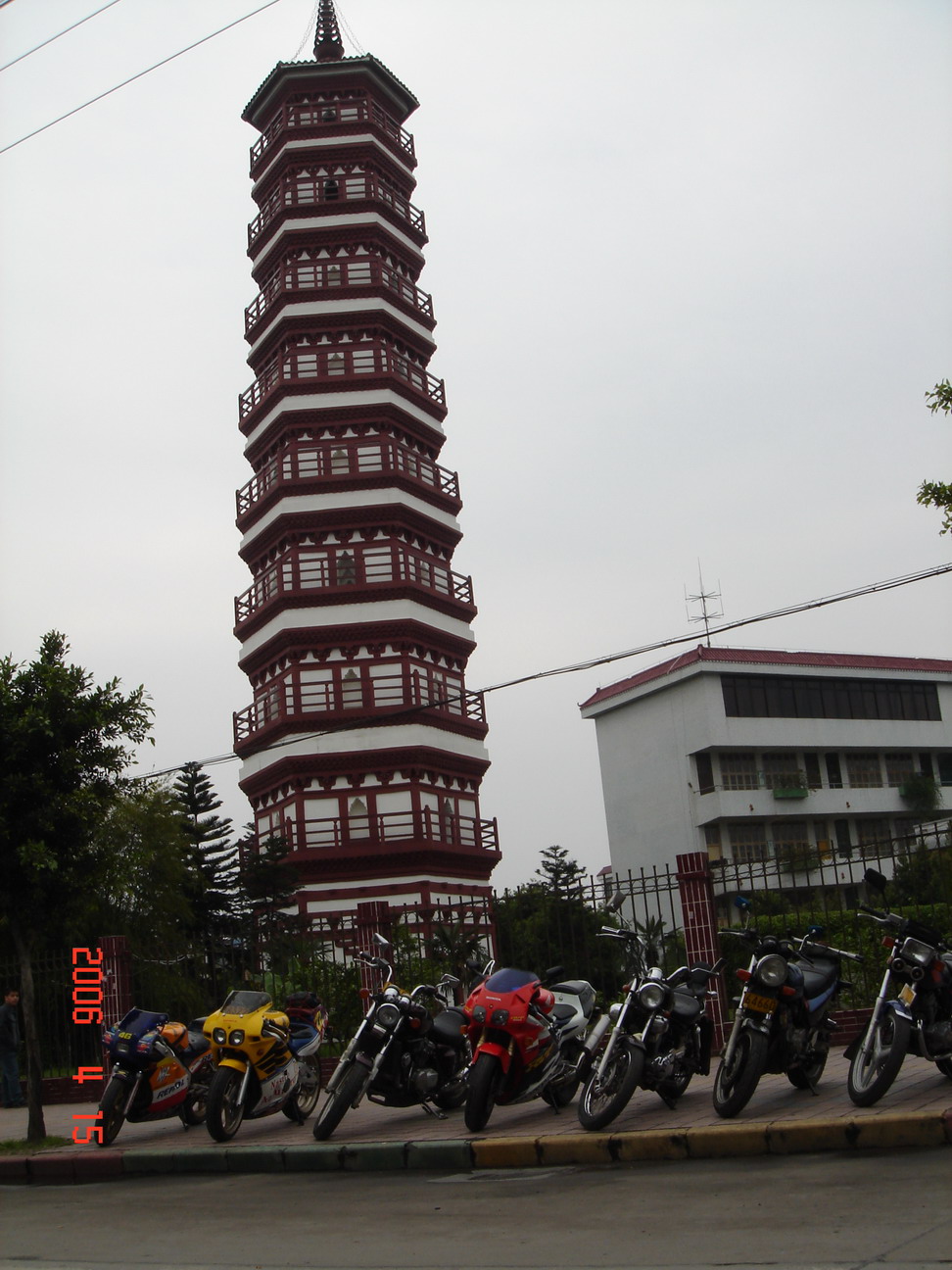 两县摩托车友聚会出游