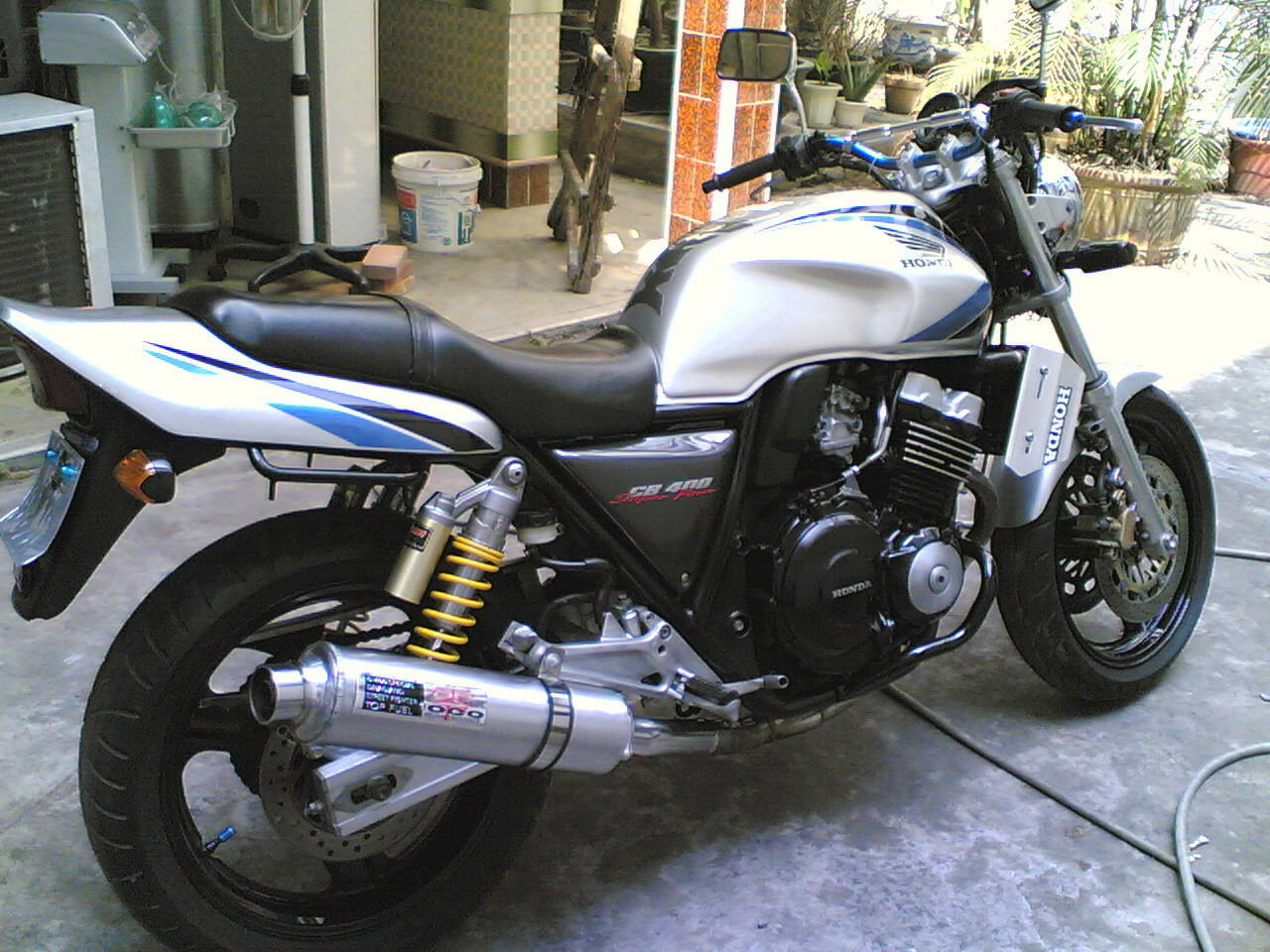 转精神CB400