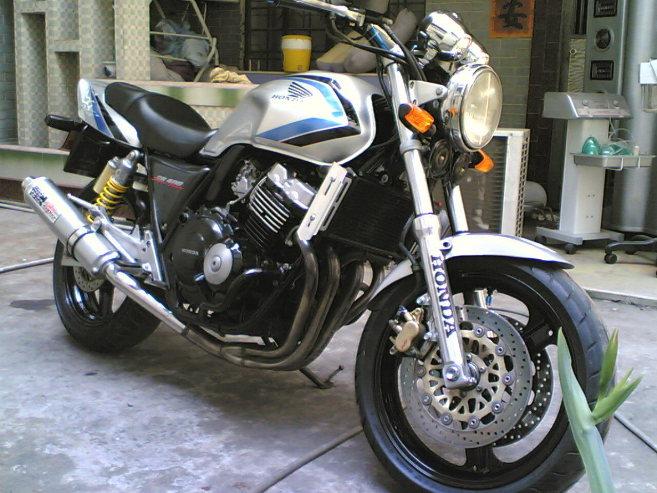转精神CB400