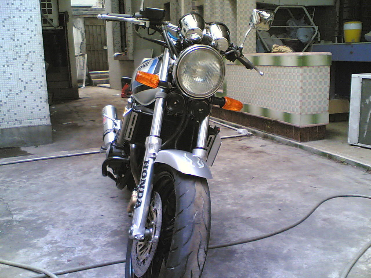 转精神CB400