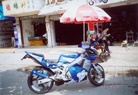 卖超好的21期SUZUKI`RGV250跑车`