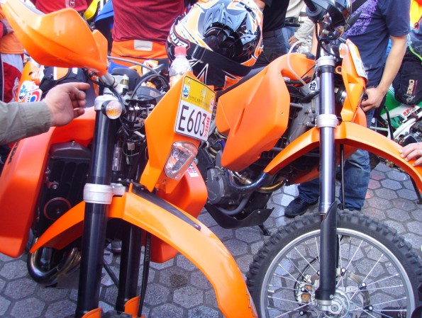 2006环塔摩托车汽车越野挑战赛开始了