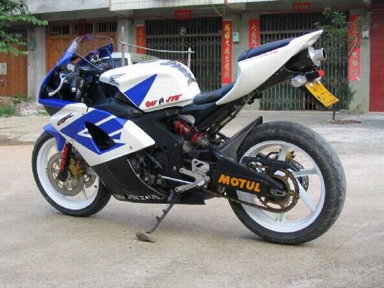 落场既CBR250