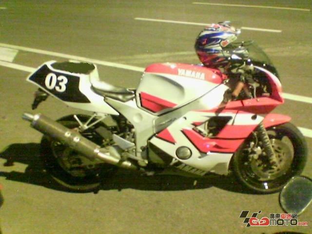 等钱用从新卖FZR400RR-SP,