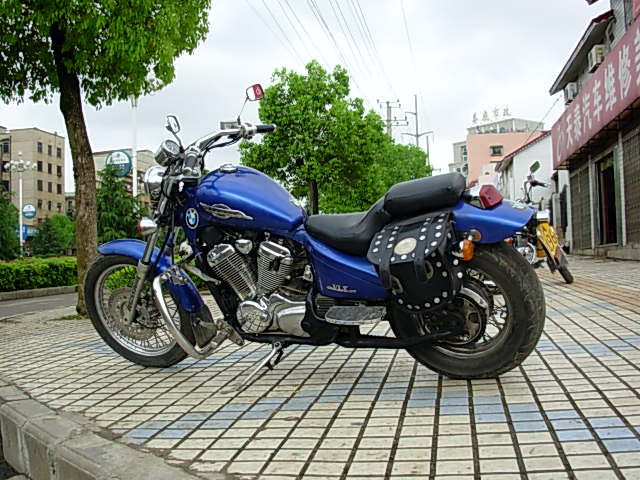 诚心求96年后的CB750换车也可以。CB400也可以