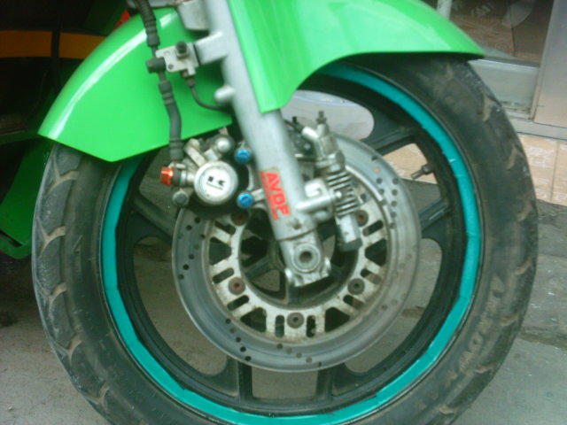 卖台川奇ZX400C7000元