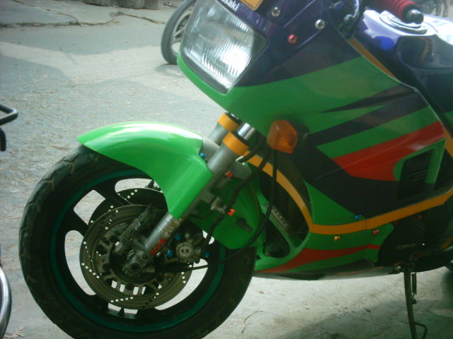 卖台川奇ZX400C7000元