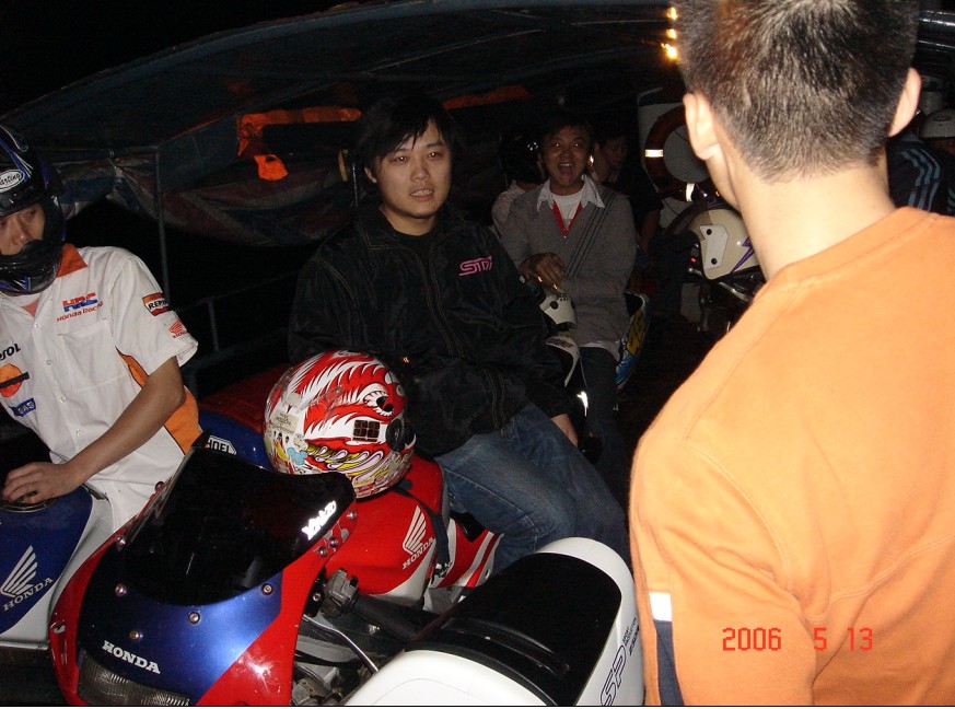 第一时间送上:夜游砚洲````