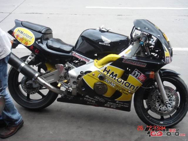 广州芳村东沙万里行机车社....CBR400R...