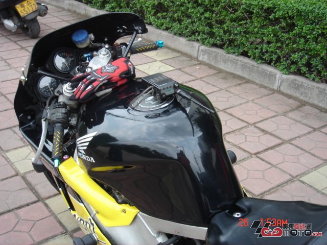 广州芳村东沙万里行机车社....CBR400R...