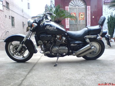 出售本田ＭＡＧＮＡ７５０太子一台