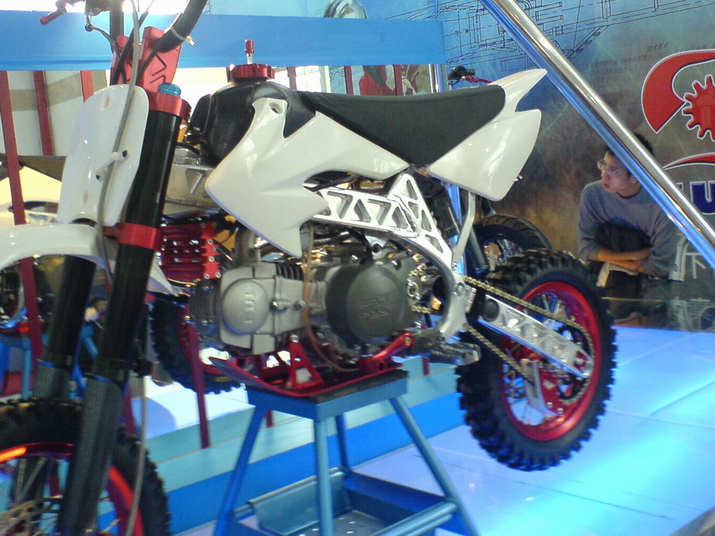 gHLJ8tC3.jpg