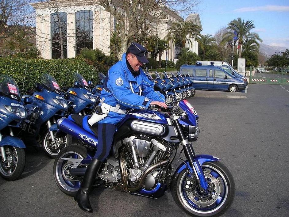 现在的警车真是````````````````