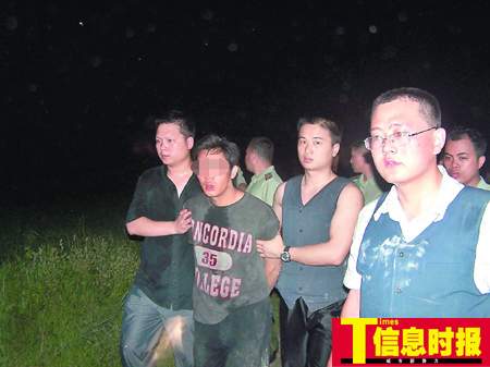 新会。男子不满车祸赔偿 法庭劫持女书记员拦车逃窜