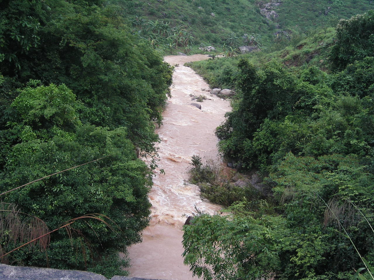 今天实在无聊！和同学开DIO雨中穿越象头山！